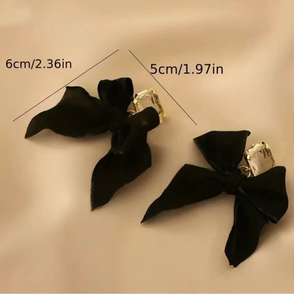 Bow Knot Stud Earrings - Picture 2 of 2